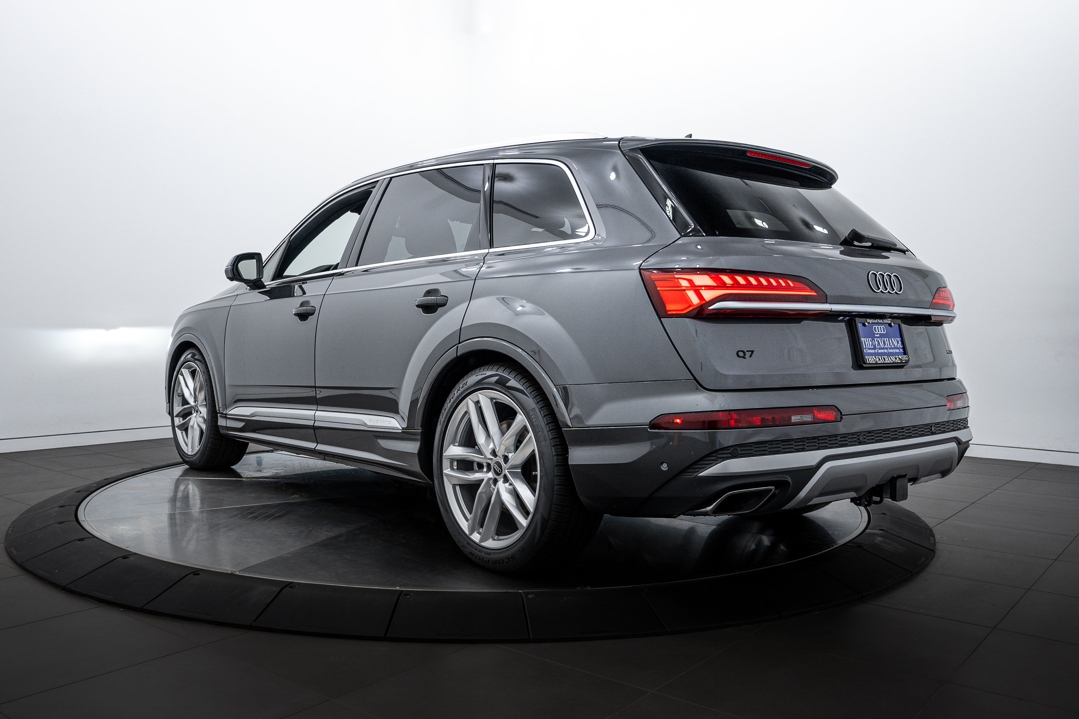 2025 Audi Q7 55 Premium Plus photo 4