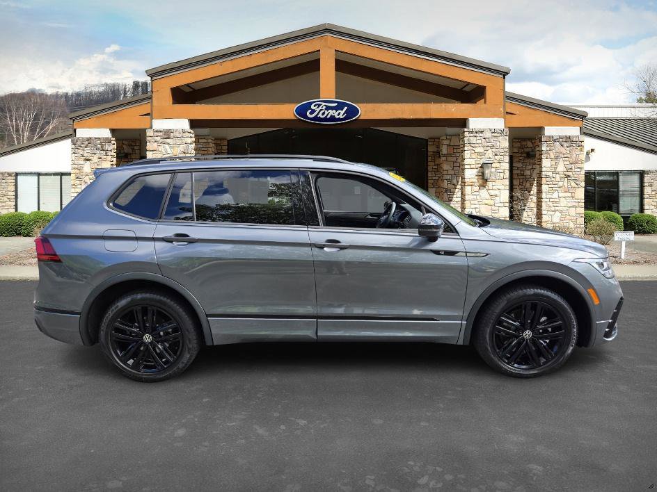 2022 Volkswagen Tiguan SE R-Line Black photo 4