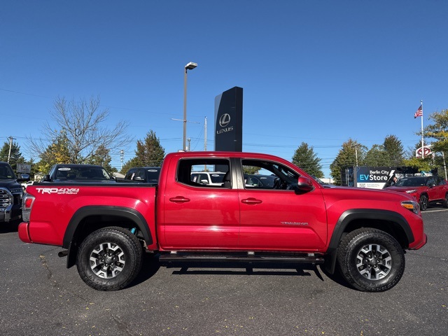 2020 Toyota Tacoma TRD Off-Road photo 2