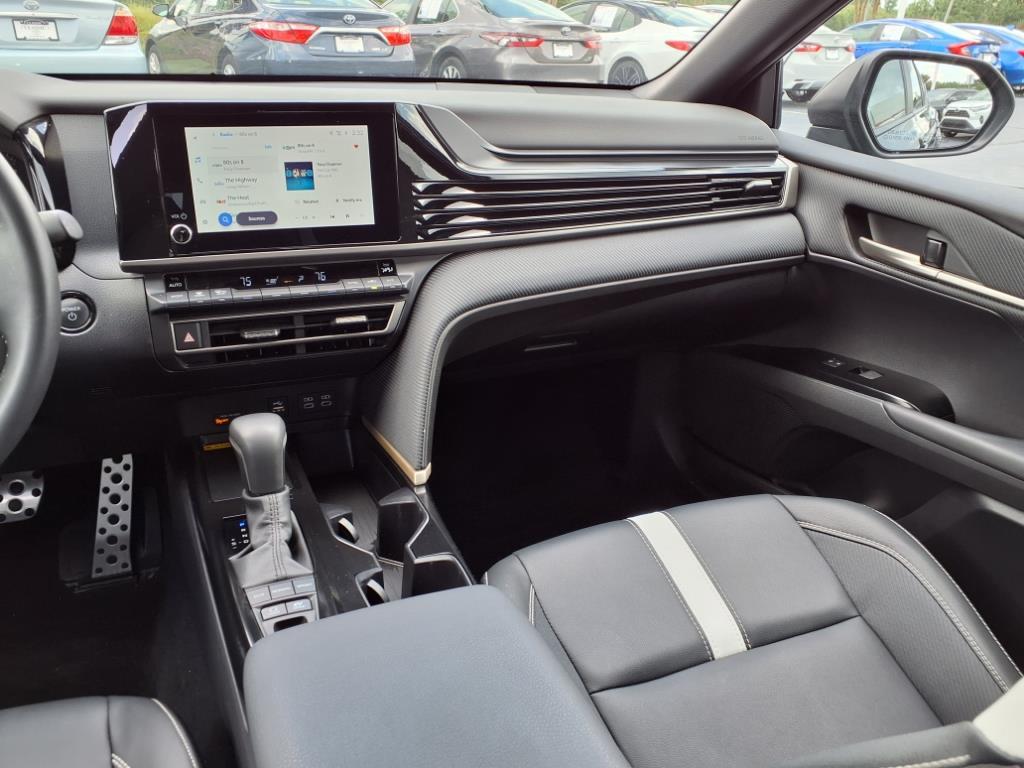 2025 Toyota Camry SE photo 13