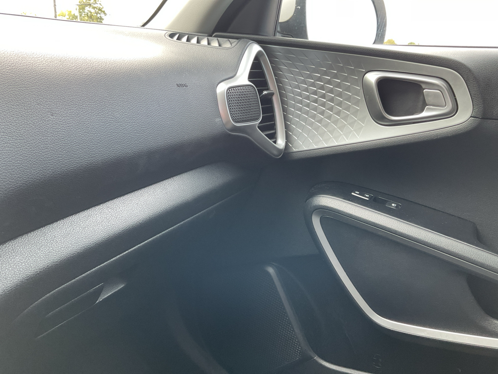 2020 Kia Soul LX photo 16