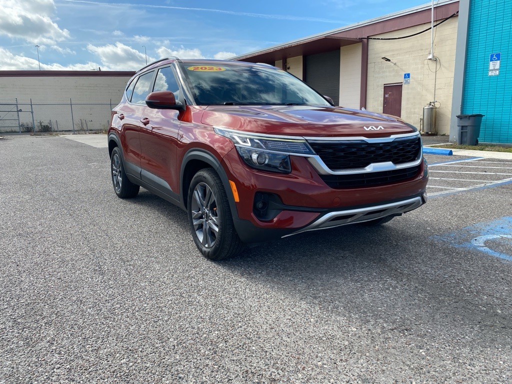 2023 Kia Seltos S's photo