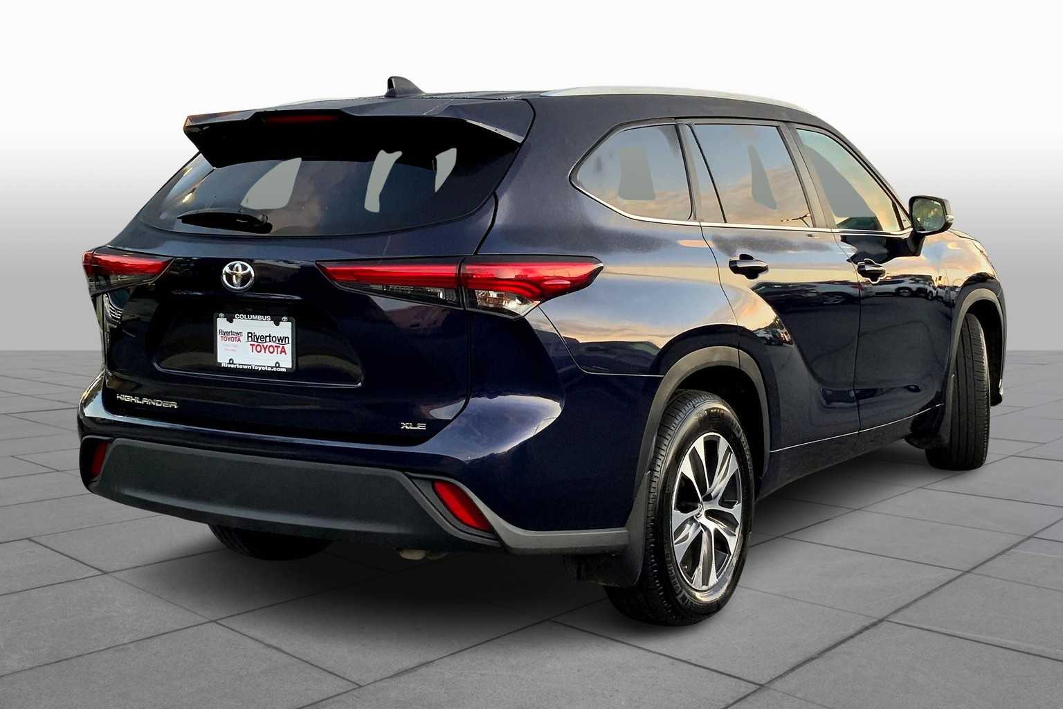 2023 Toyota Highlander XLE photo 12
