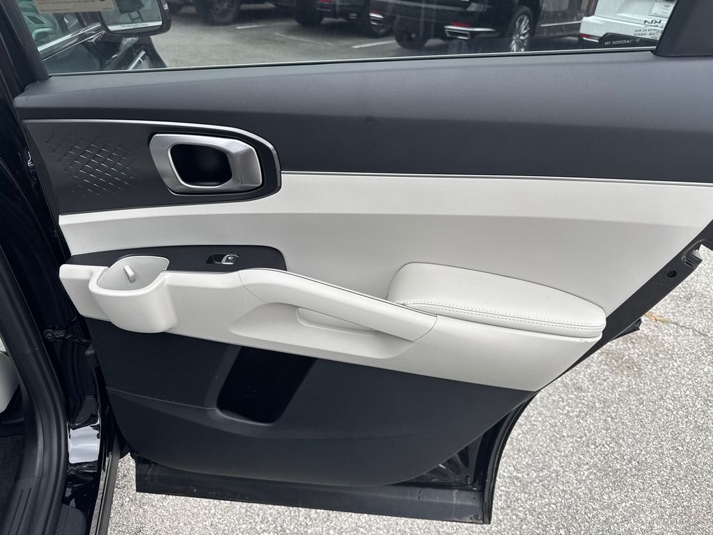 2025 Kia Sorento S photo 16