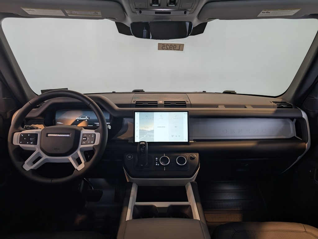 2025 Land Rover Defender 110 S photo 11