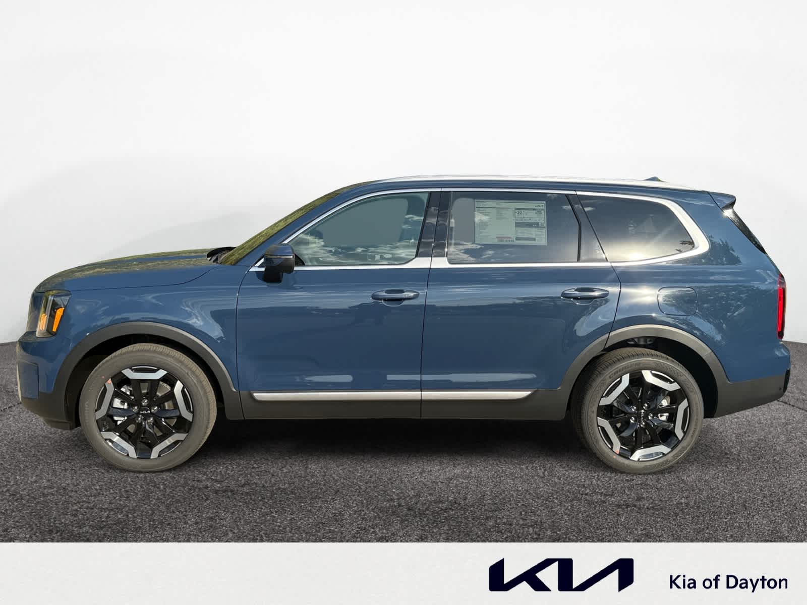 2025 Kia Telluride S photo 2