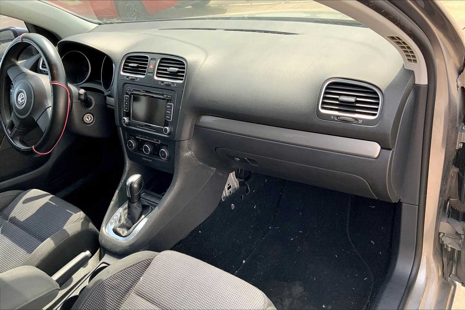 2012 Volkswagen Golf photo 17