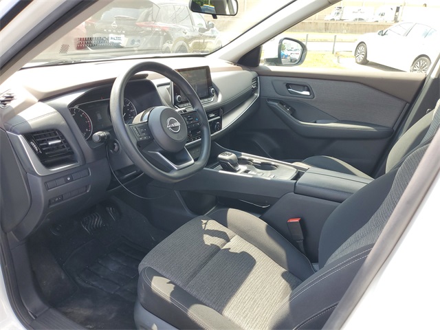 2022 Nissan Rogue SV photo 13