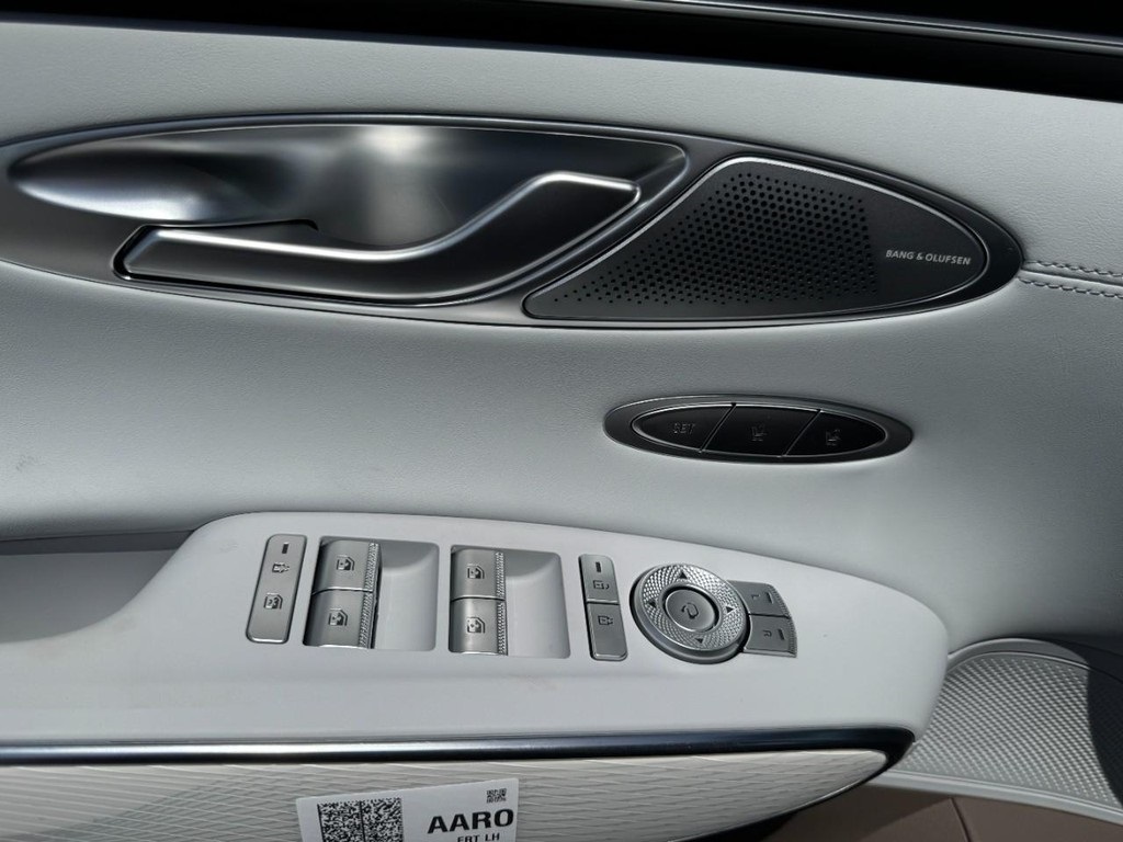 2026 Genesis GV70 2.5T Advanced photo 11