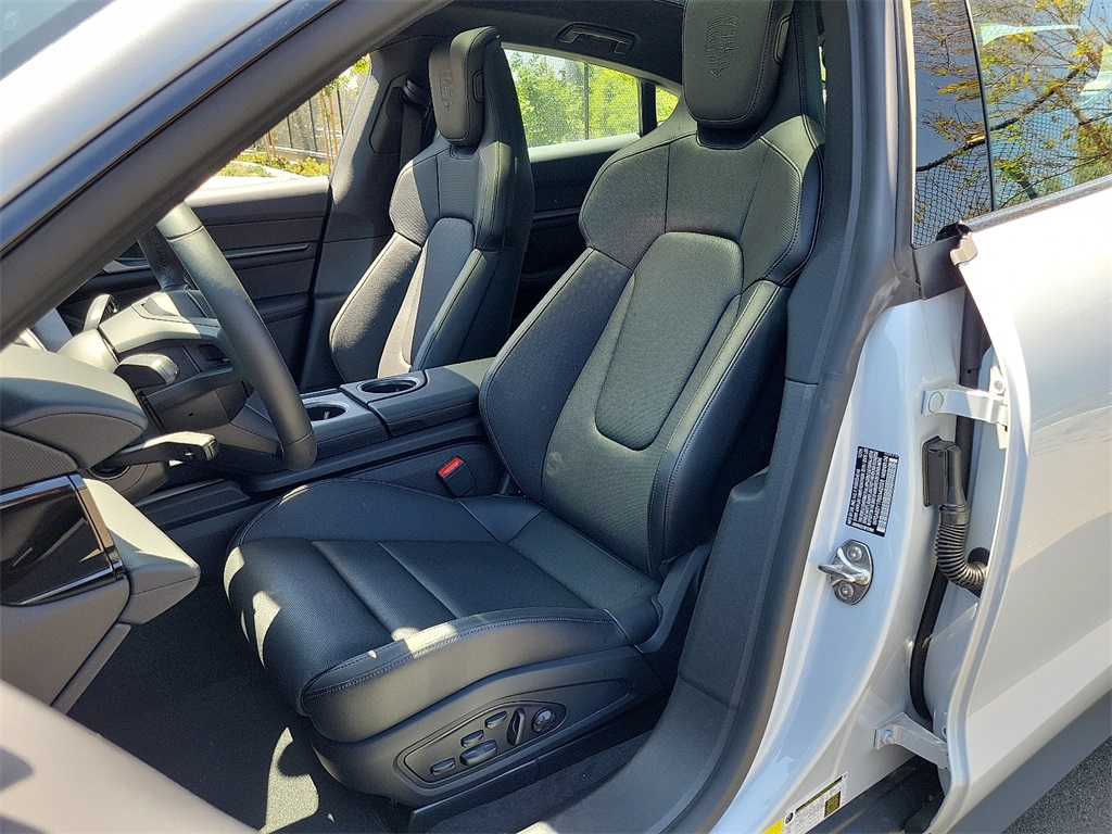 2025 Porsche Taycan 4S photo 5