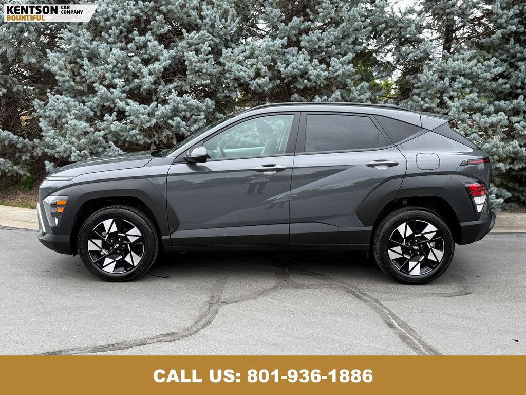 2025 Hyundai Kona SEL photo 3