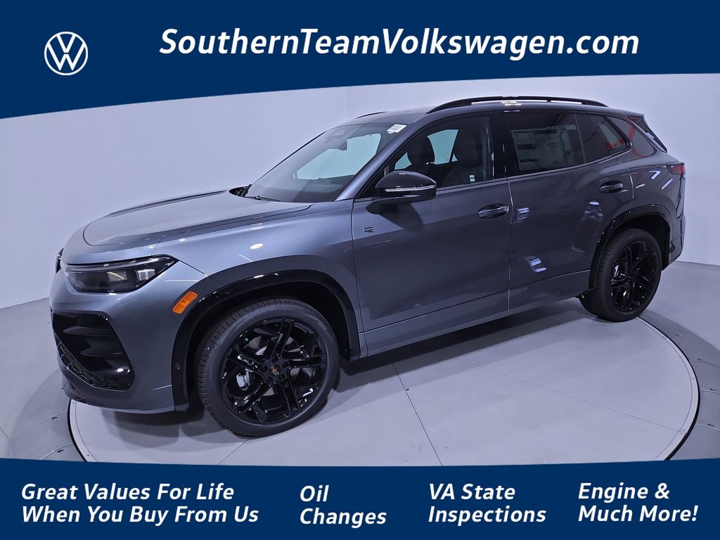 2025 Volkswagen Tiguan SE R-LINE BLACK's photo