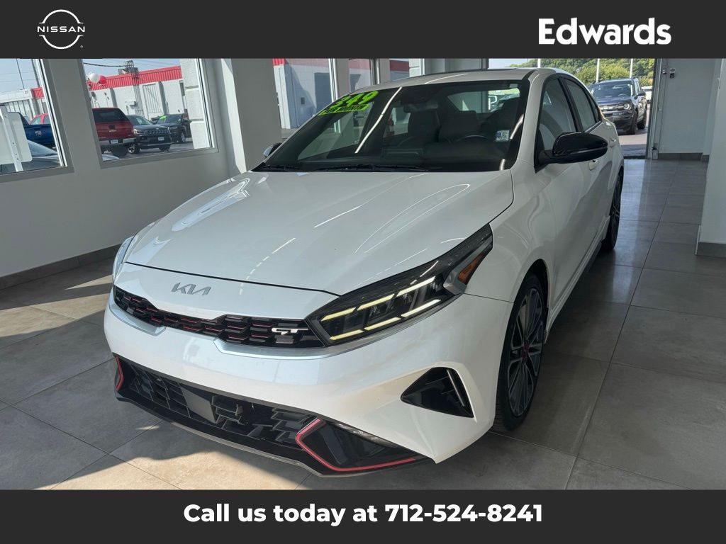 2023 Kia Forte GT photo 4