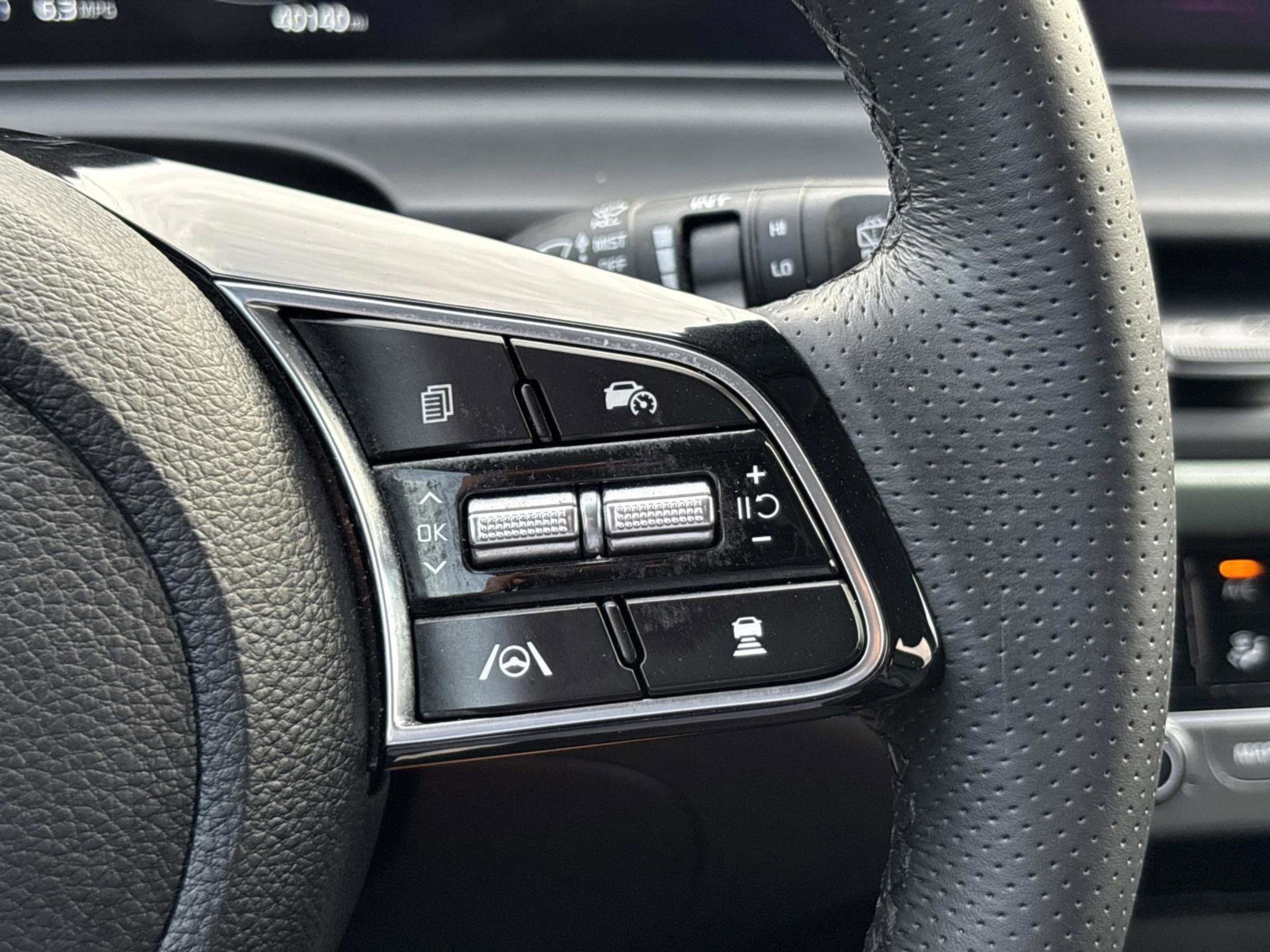 2024 Kia Seltos SX photo 25