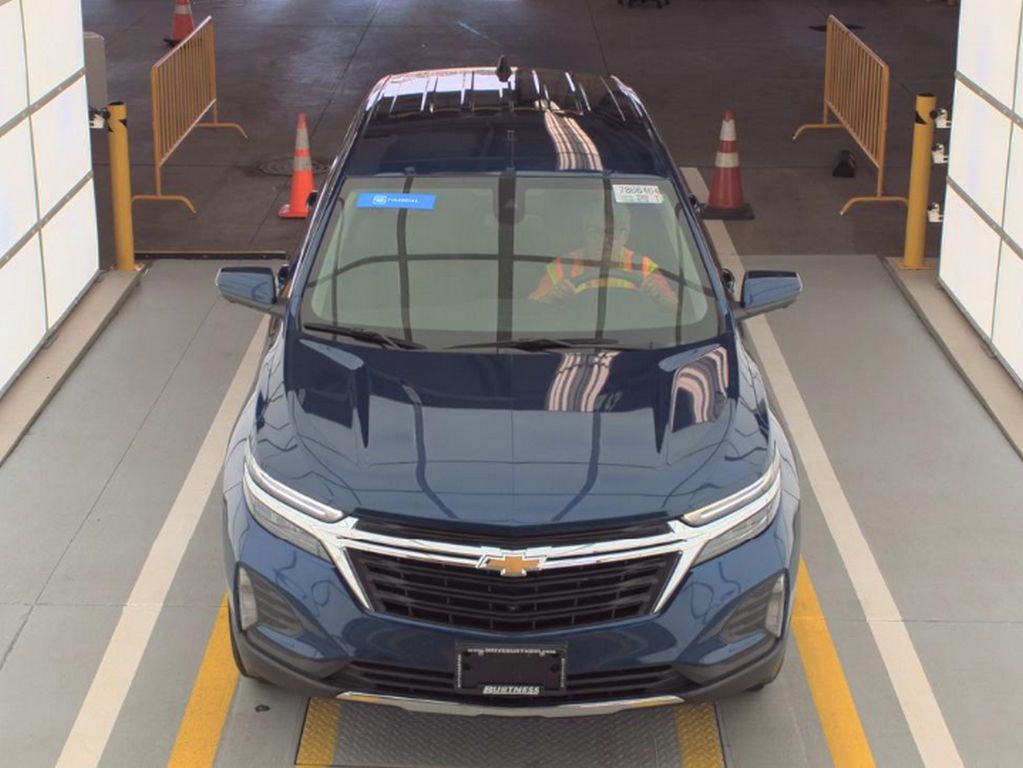 2022 Chevrolet Equinox LT photo 3