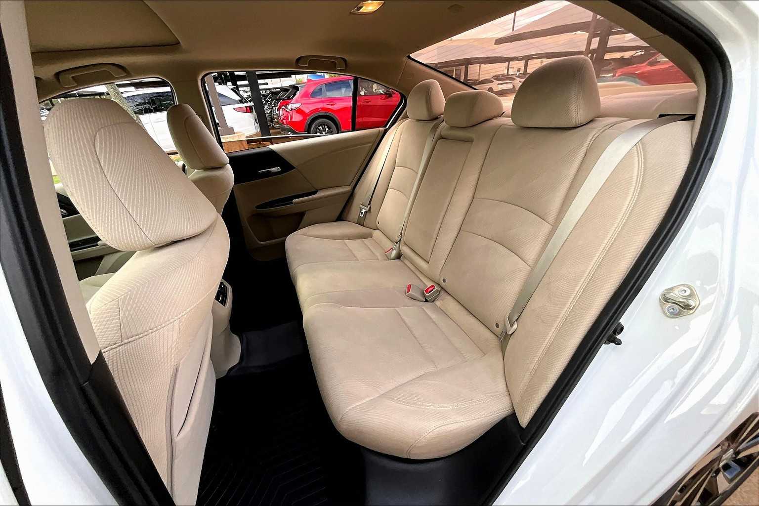 2017 Honda Accord EX photo 16