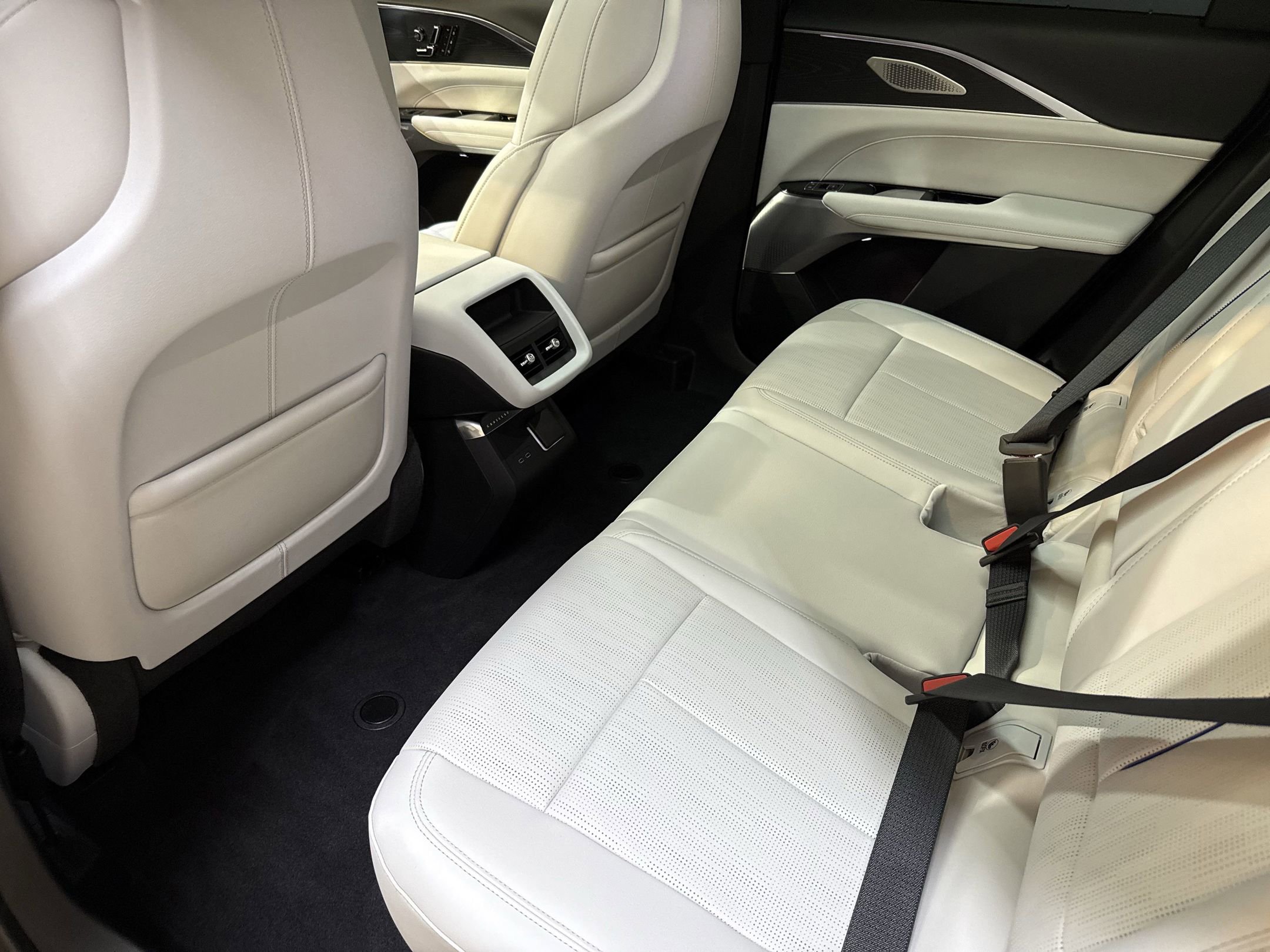 2025 Cadillac Lyriq Sport photo 39