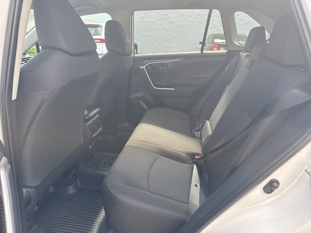 2025 Toyota RAV4 LE photo 14