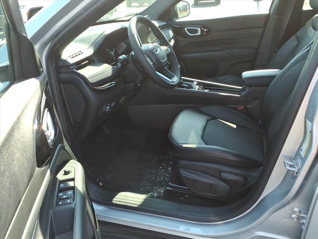 2026 Jeep Compass Latitude Altitude photo 13