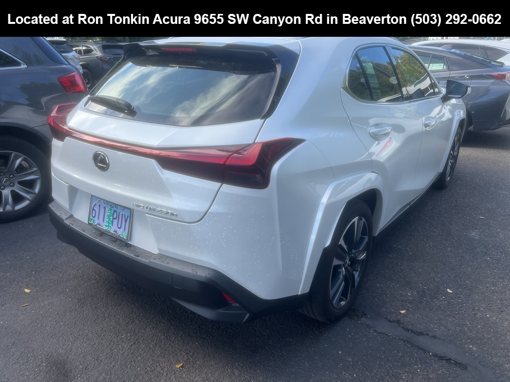 2023 Lexus UX 250h Premium photo 4