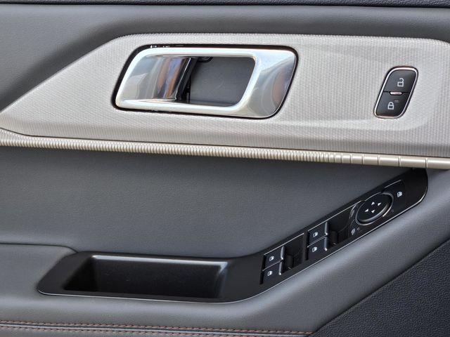 2025 Ford Explorer photo 15