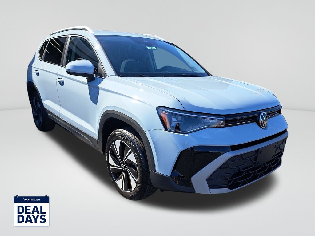 2025 Volkswagen Taos SE photo 3