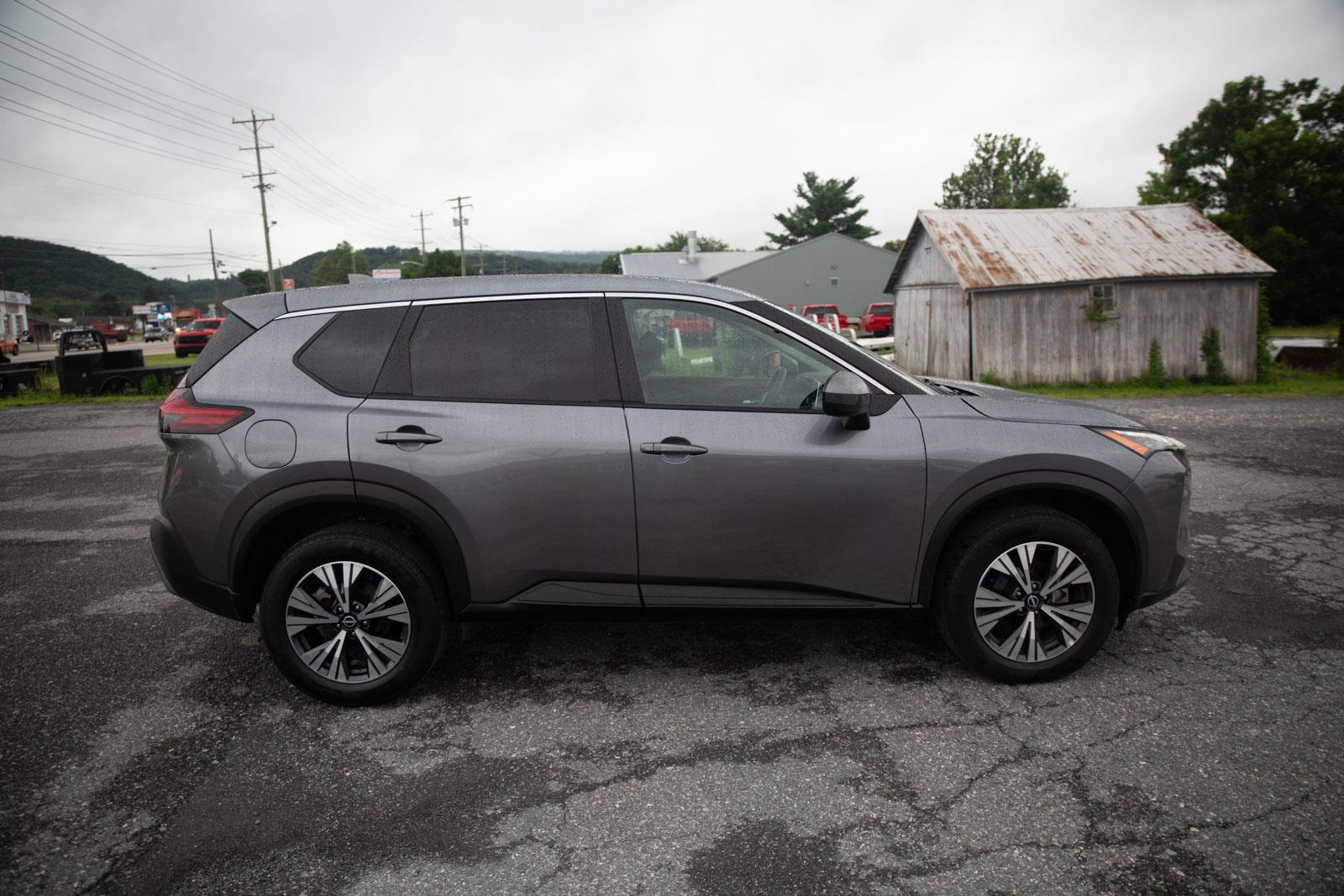 2023 Nissan Rogue SV photo 2