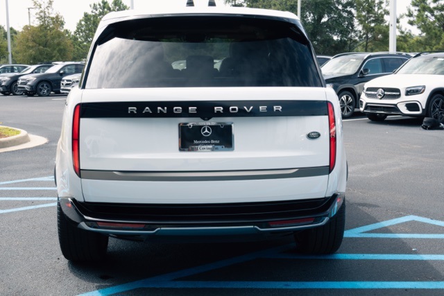 2023 Land Rover Range Rover SE photo 9