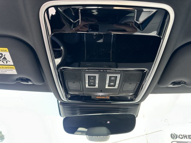 2026 Land Rover Range Rover Velar SE photo 3
