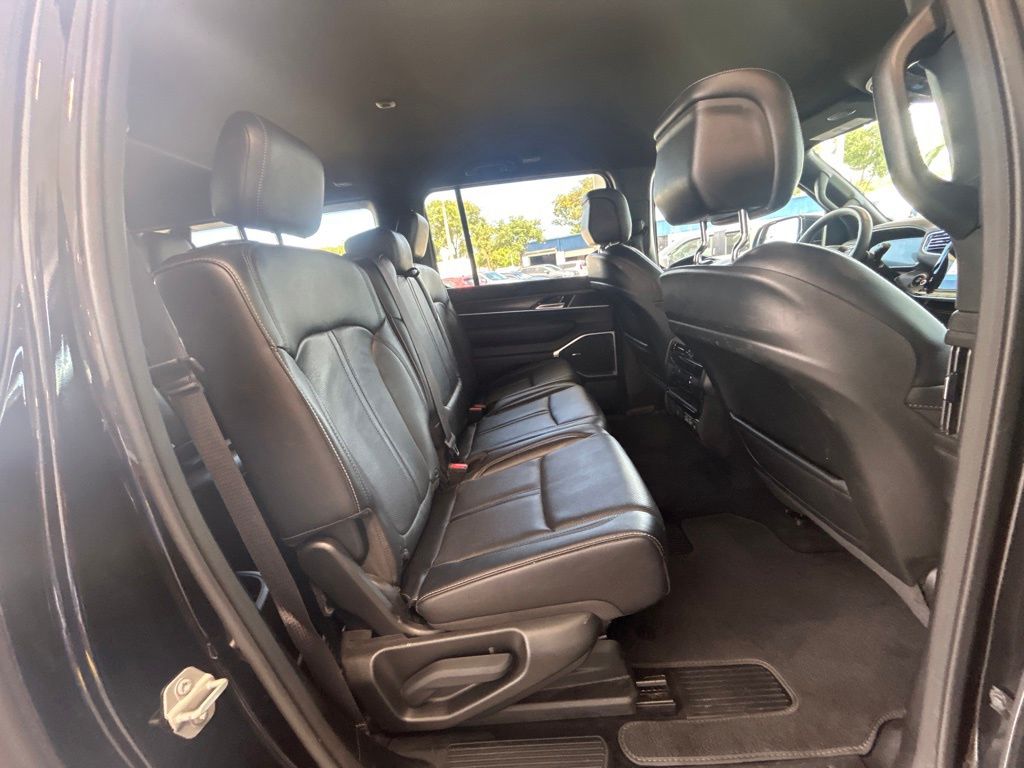 2024 Jeep Wagoneer L Series II photo 21