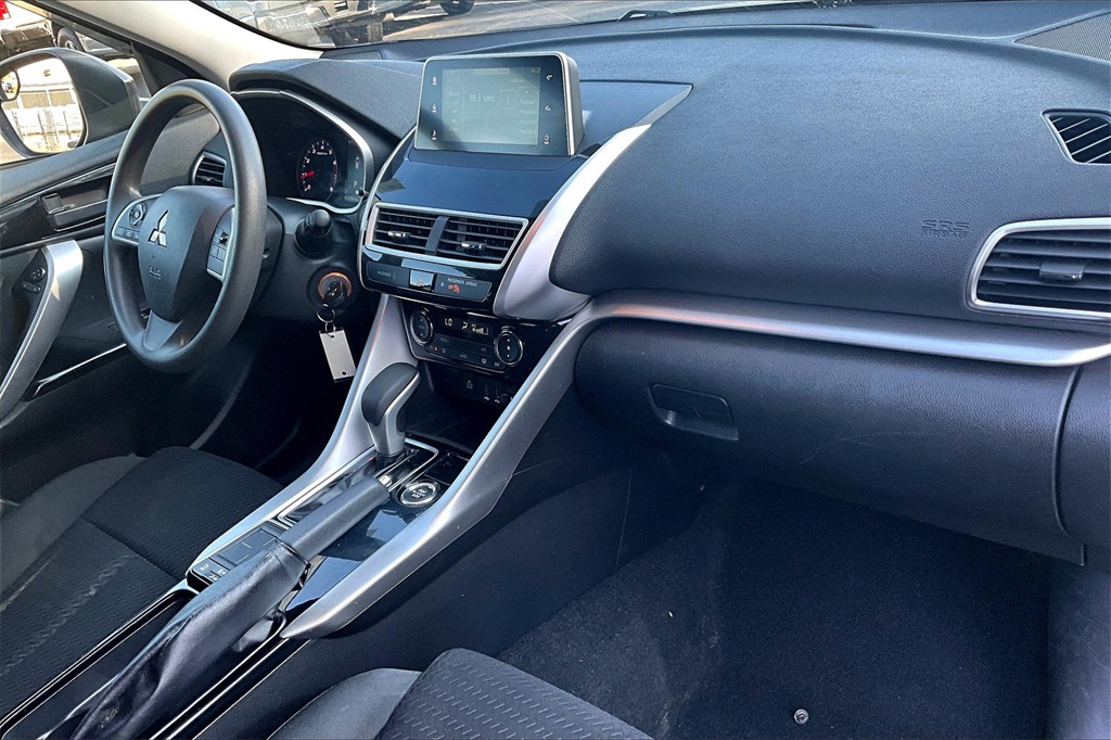 2019 Mitsubishi Eclipse Cross LE photo 14