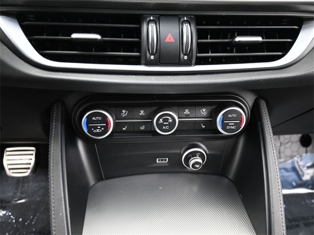 2022 Alfa Romeo Stelvio Ti Sport photo 11
