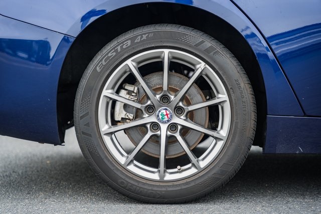2019 Alfa Romeo Giulia Base photo 16