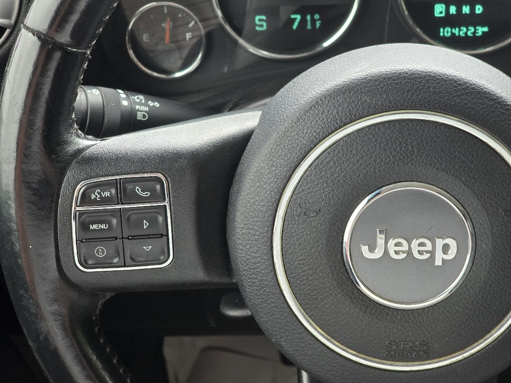 2016 Jeep Wrangler Unlimited Rubicon photo 14