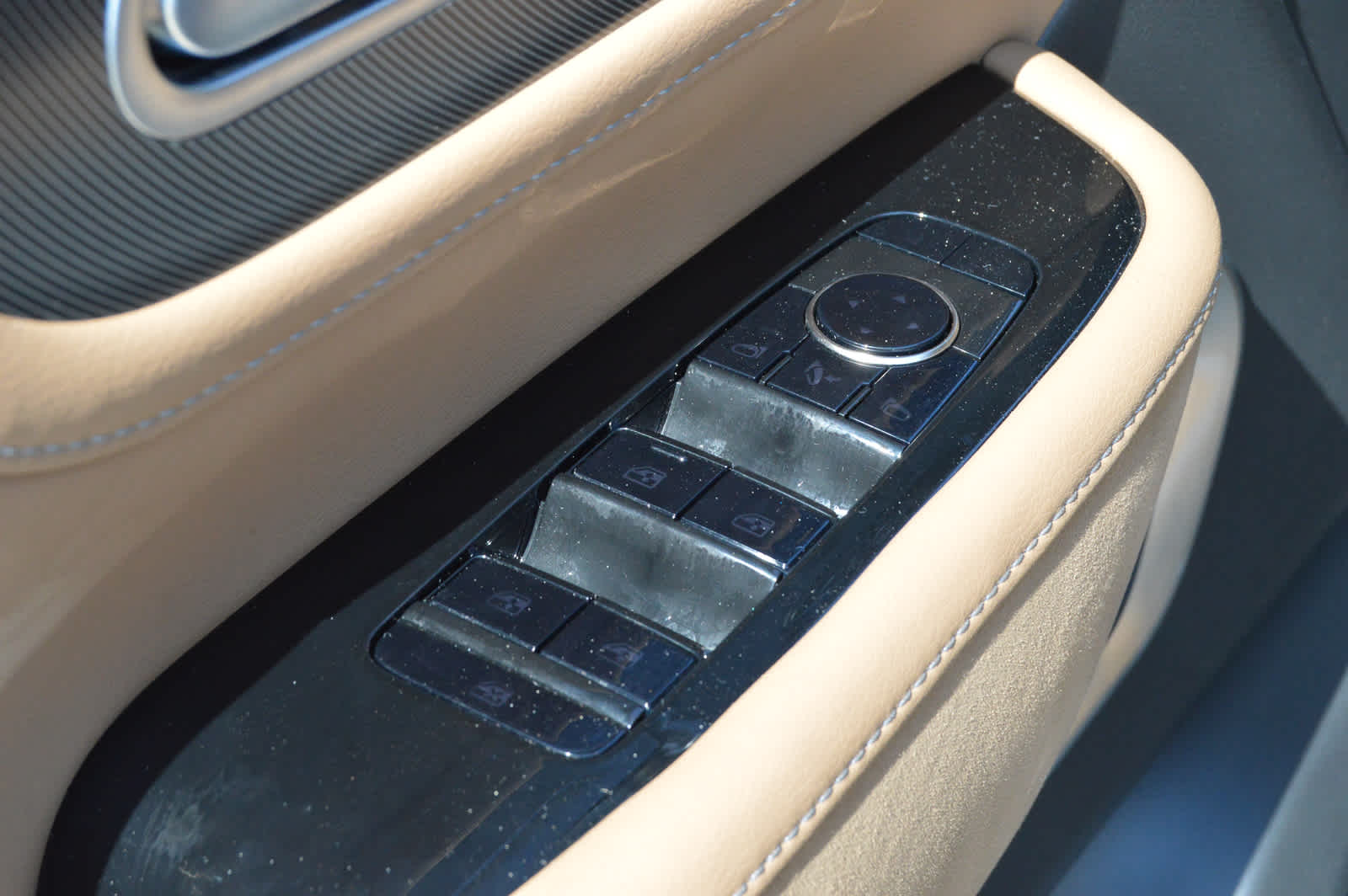 2025 Infiniti QX80 Luxe photo 18