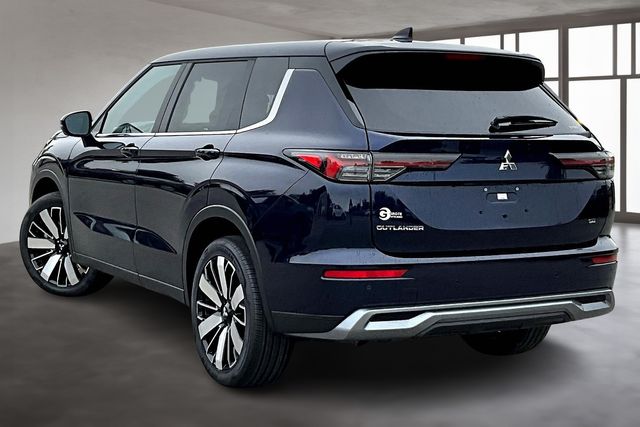 2025 Mitsubishi Outlander SE photo 4
