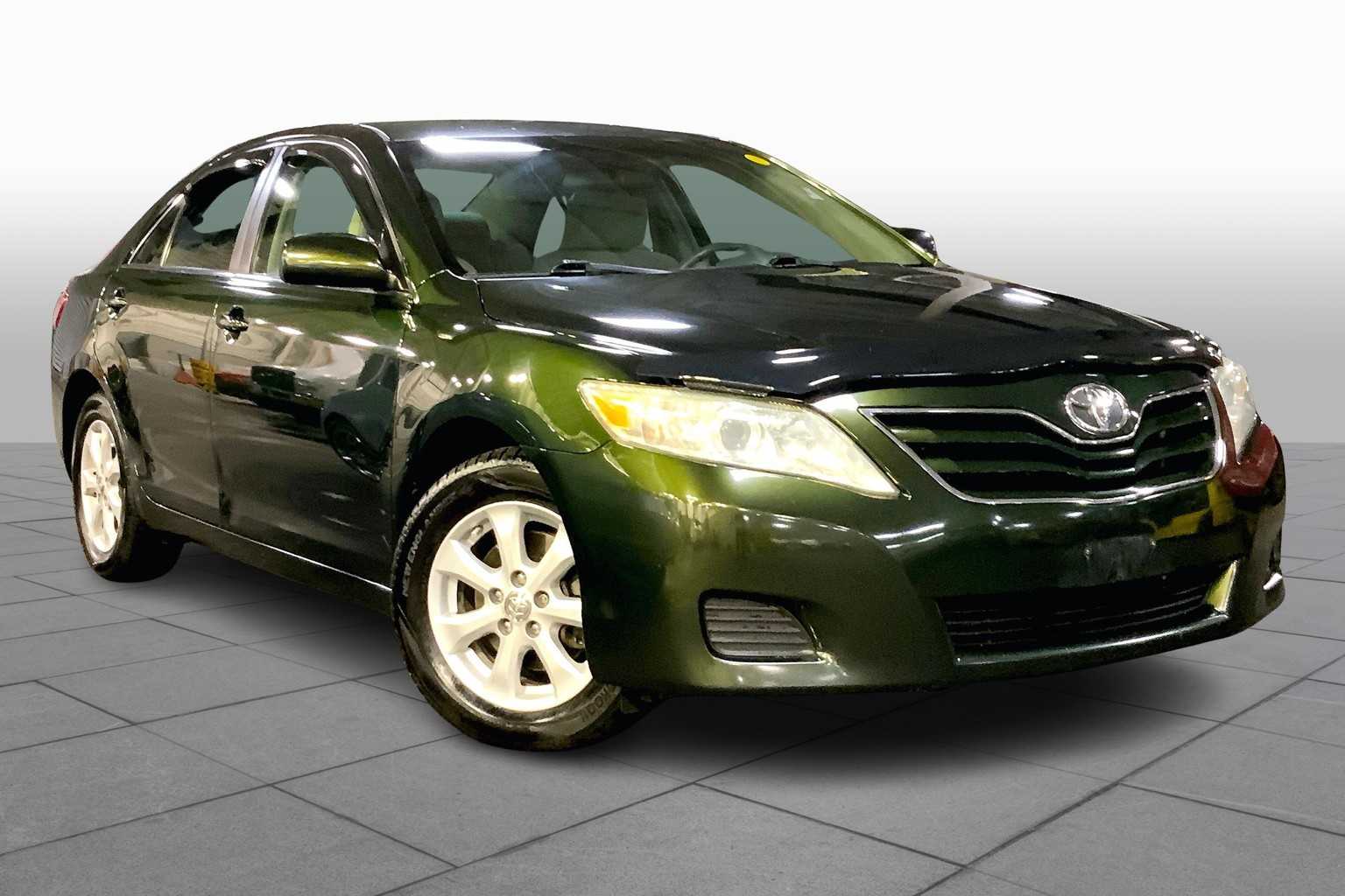 2011 Toyota Camry LE photo 2
