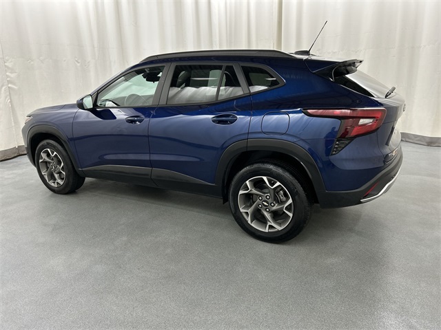 2024 Chevrolet Trax LT photo 3
