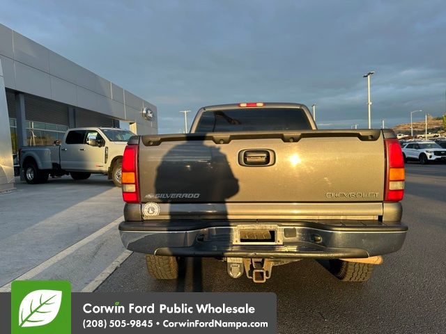 2002 Chevrolet Silverado 1500 LS photo 3