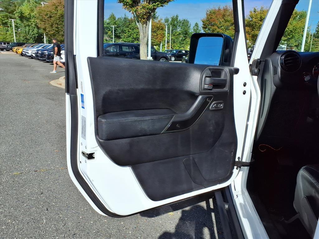 2015 Jeep Wrangler Unlimited Altitude photo 4