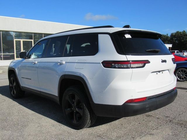 2023 Jeep Grand Cherokee Altitude photo 4