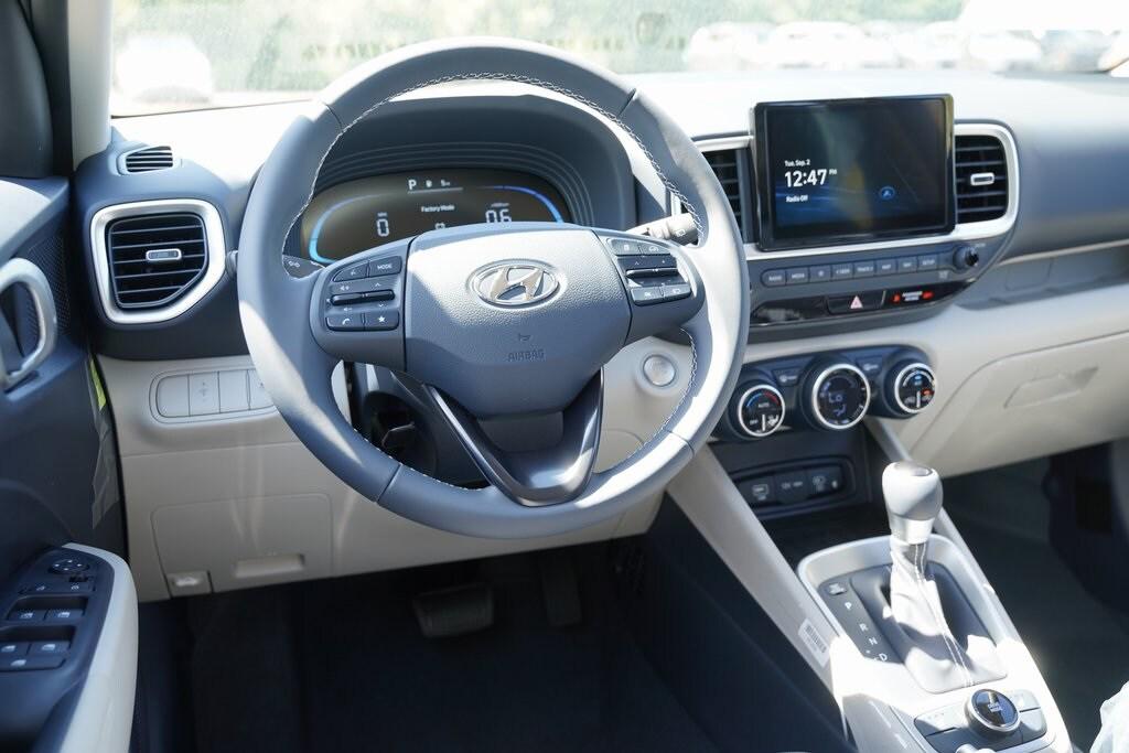 2025 Hyundai Venue Limited photo 16