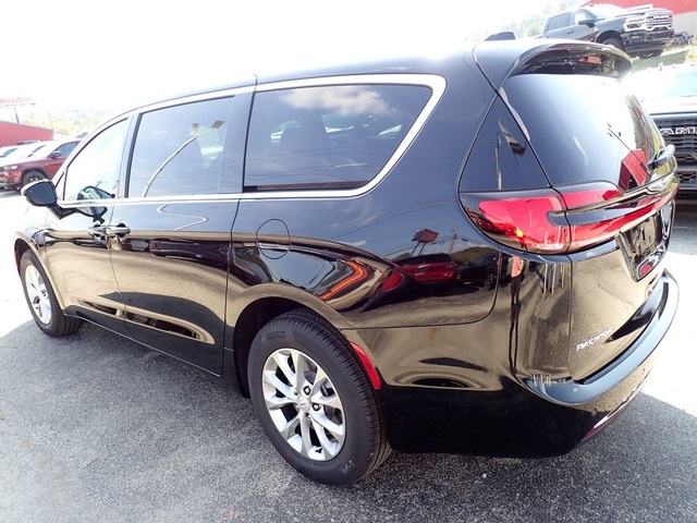 2026 Chrysler Pacifica photo 3