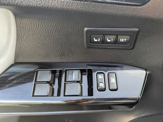2017 Toyota RAV4 Limited SE Platinum photo 21