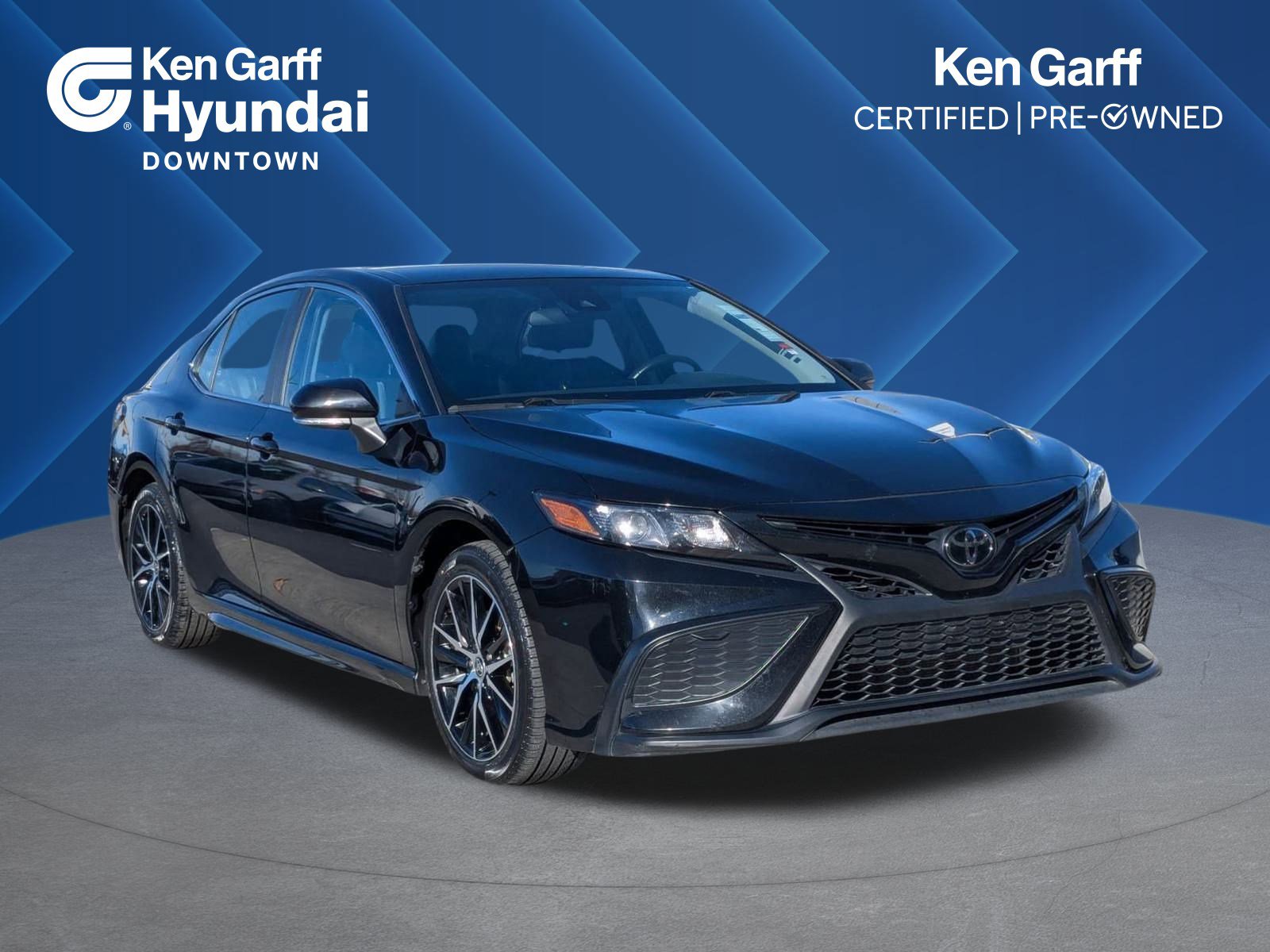 2024 Toyota Camry SE's photo