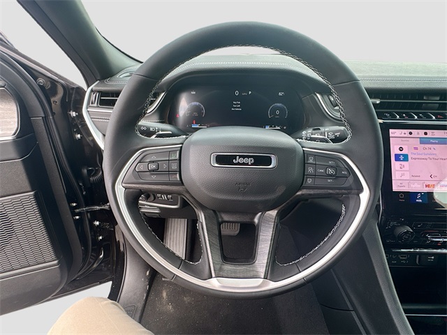 2025 Jeep Grand Cherokee Limited photo 3
