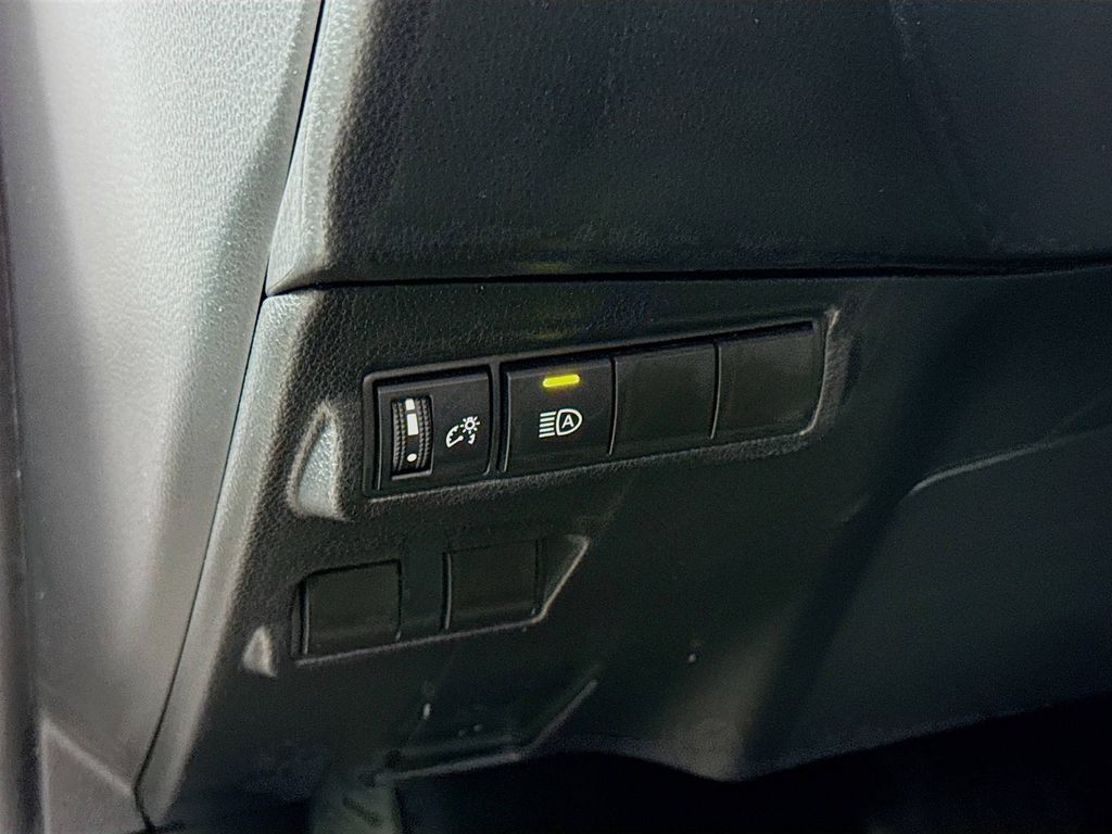 2023 Toyota Corolla Cross XLE photo 9