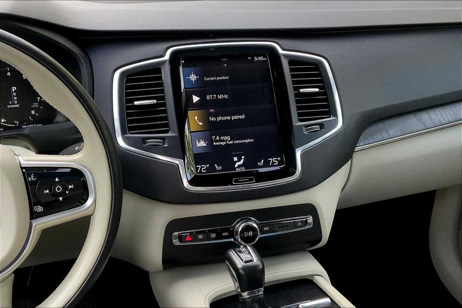 2020 Volvo XC90 Momentum photo 4