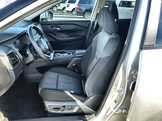 2024 Nissan Rogue SV photo 2