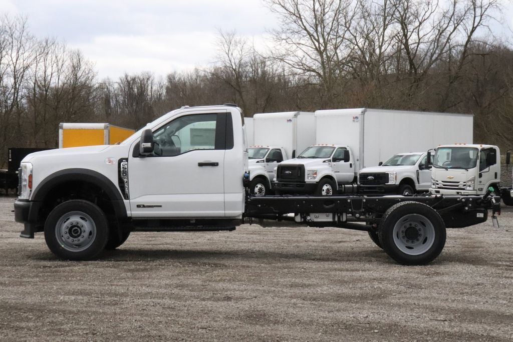 2025 Ford F-550 photo 2